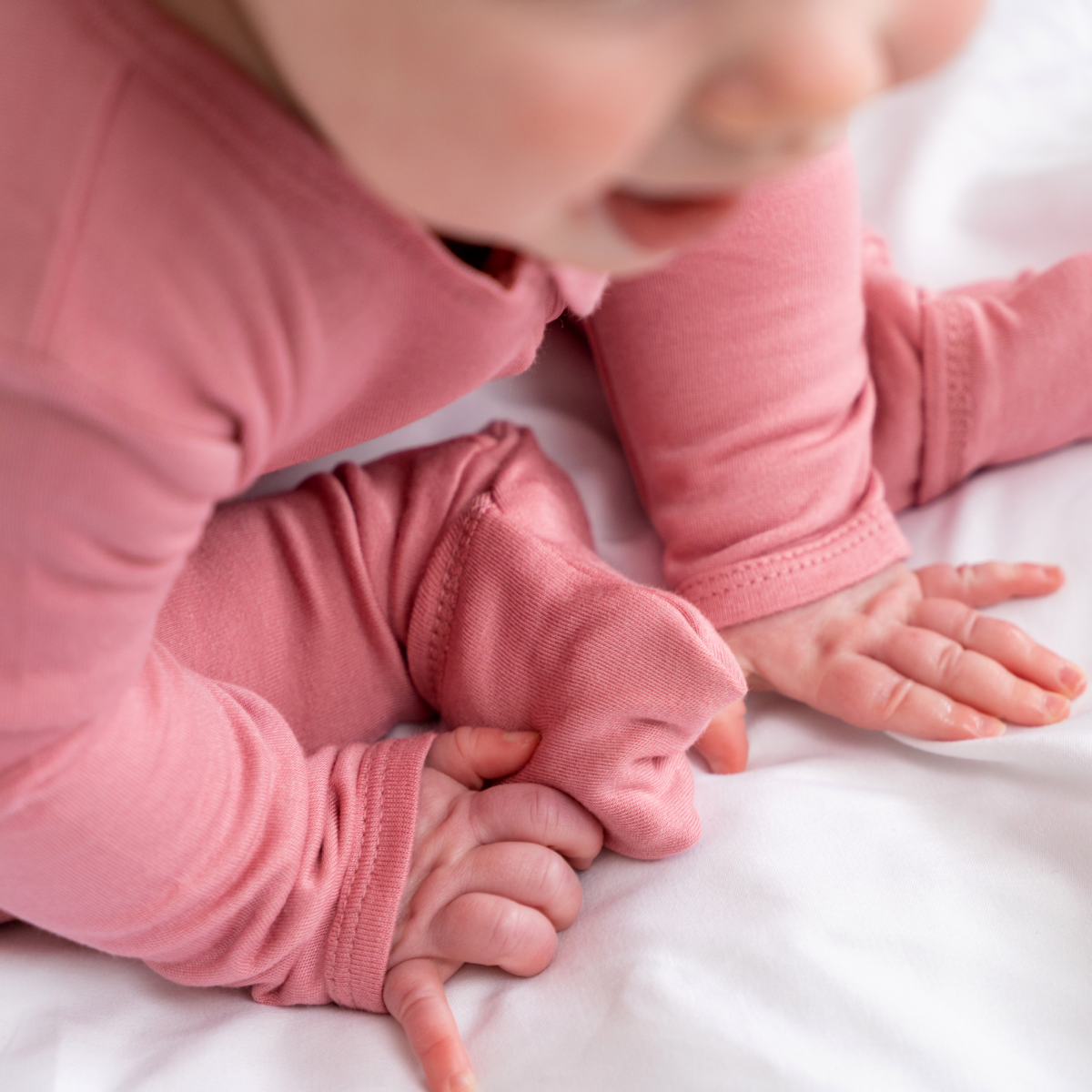 Pijama de bambú para bebé con DreamCuffs®