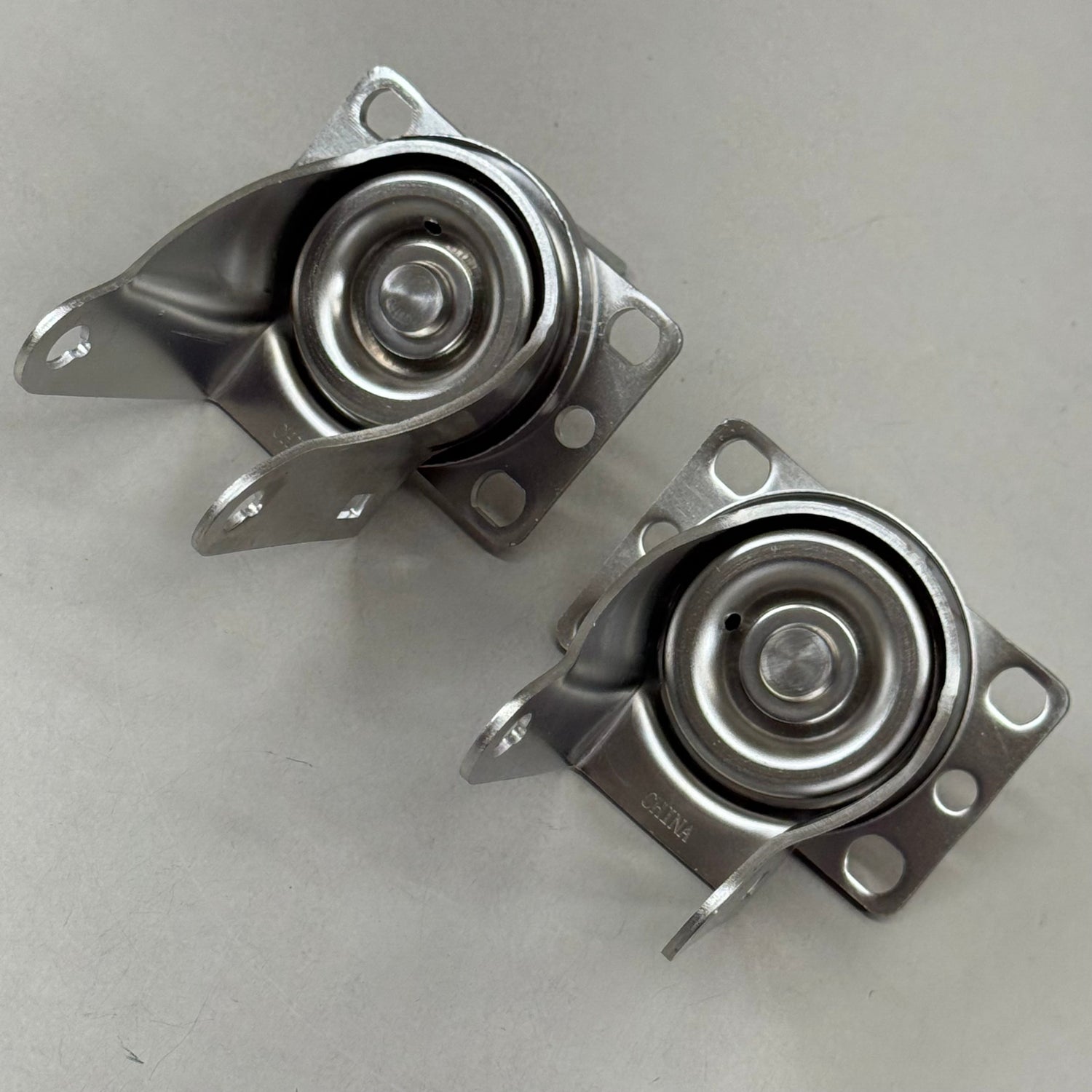 RESISTENTE (Paquete de 2) Placa Giratoria de Repuesto para Rueda 4"x2" Longitud Total Cromada E32250GZ820644