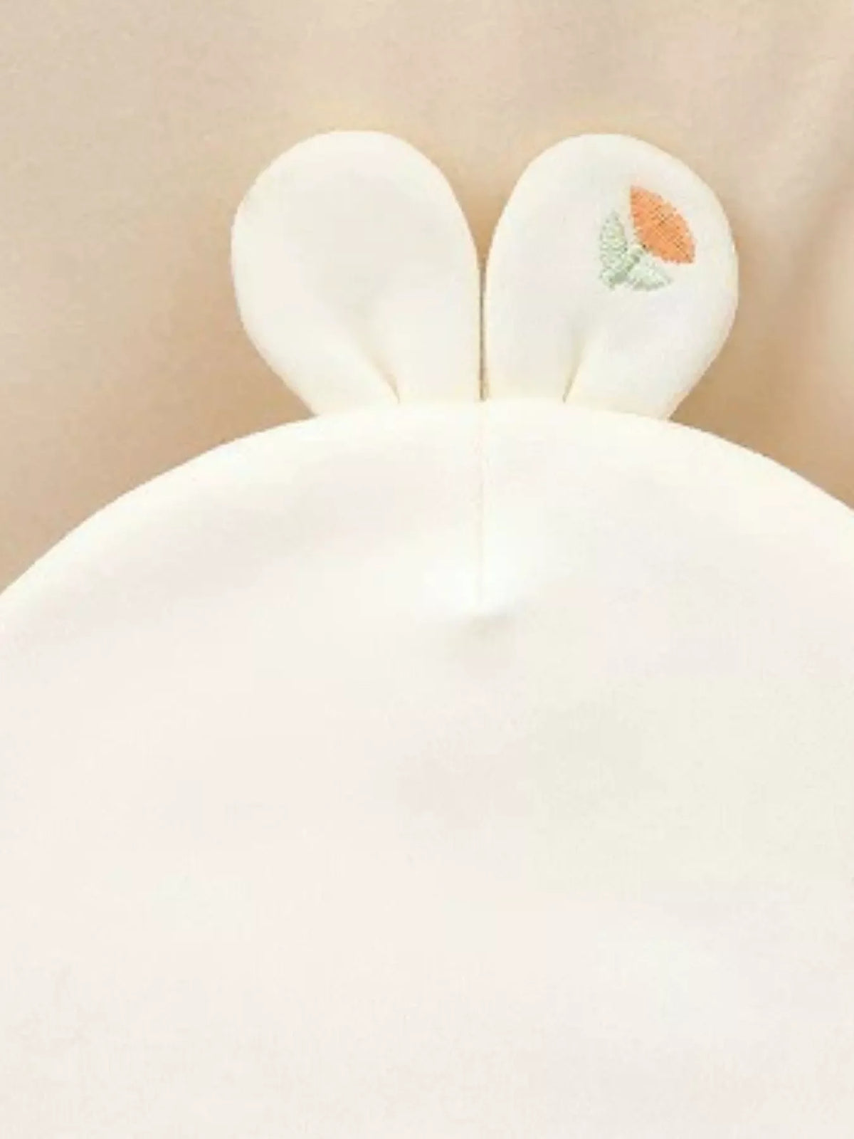 Gorro bordado con orejas de conejo para niños