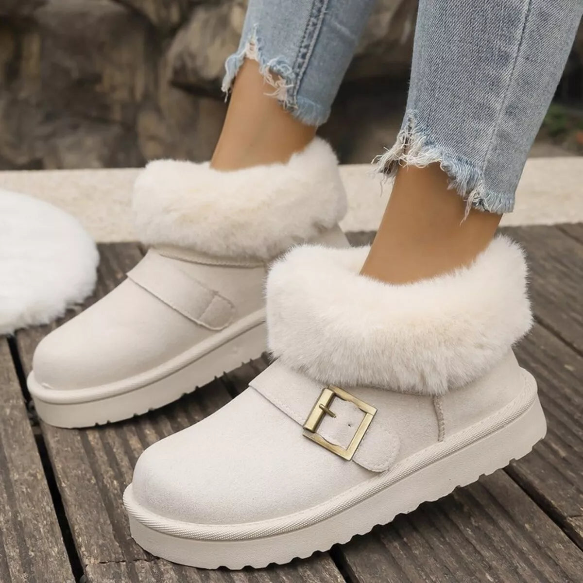 Botas de invierno con hebilla decorativa y ribete de pelo sintético