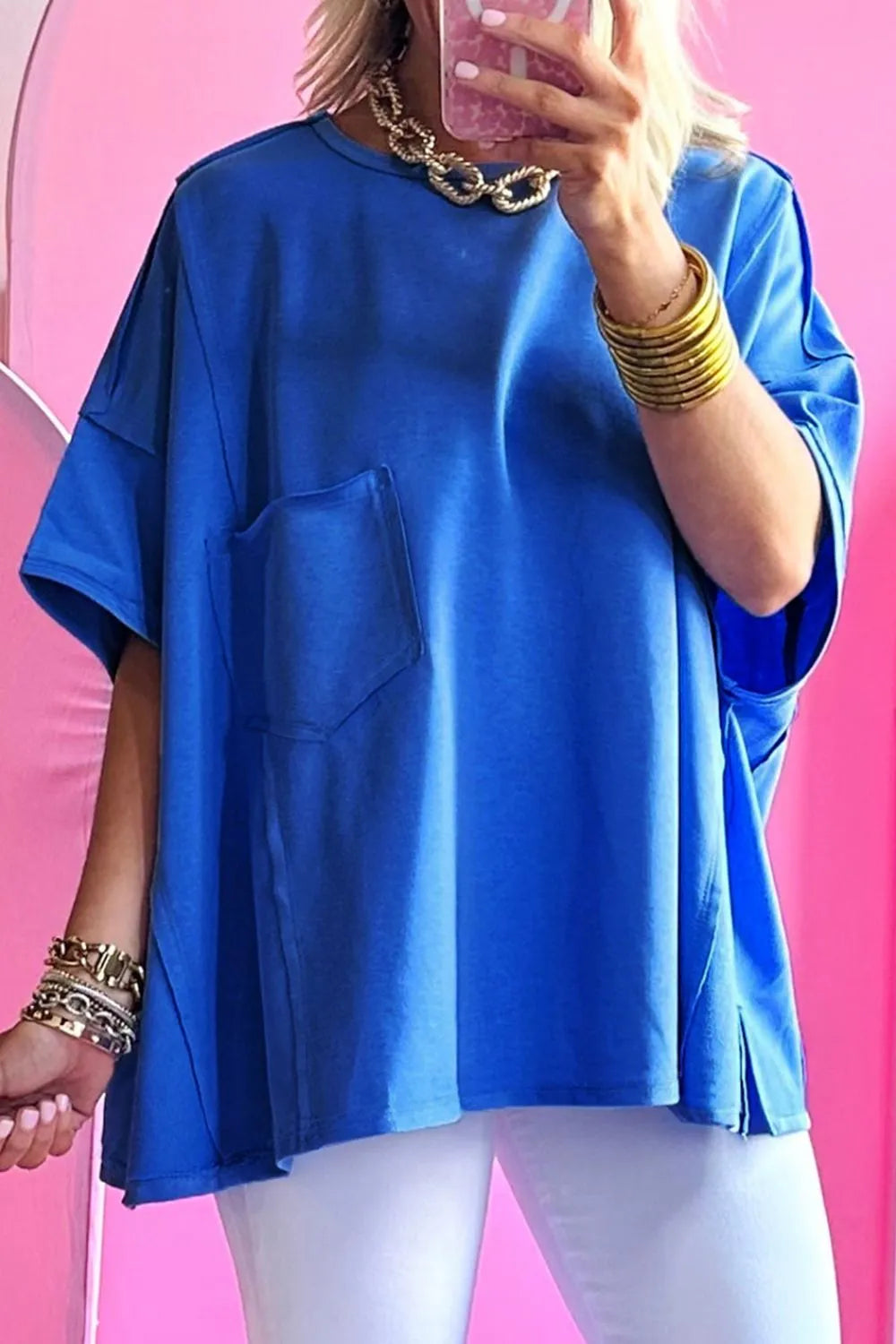 Camiseta extragrande con bolsillo de parche y costuras expuestas