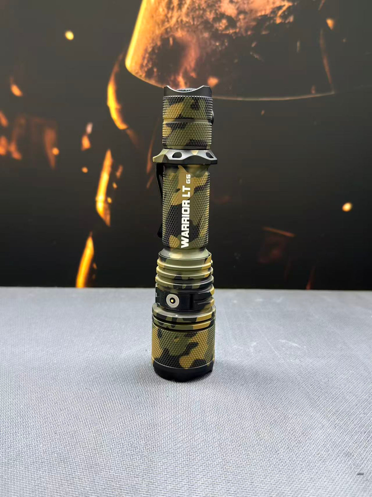 Linterna táctica Warrior GEN5 LT (largo alcance) de 3050 lúmenes