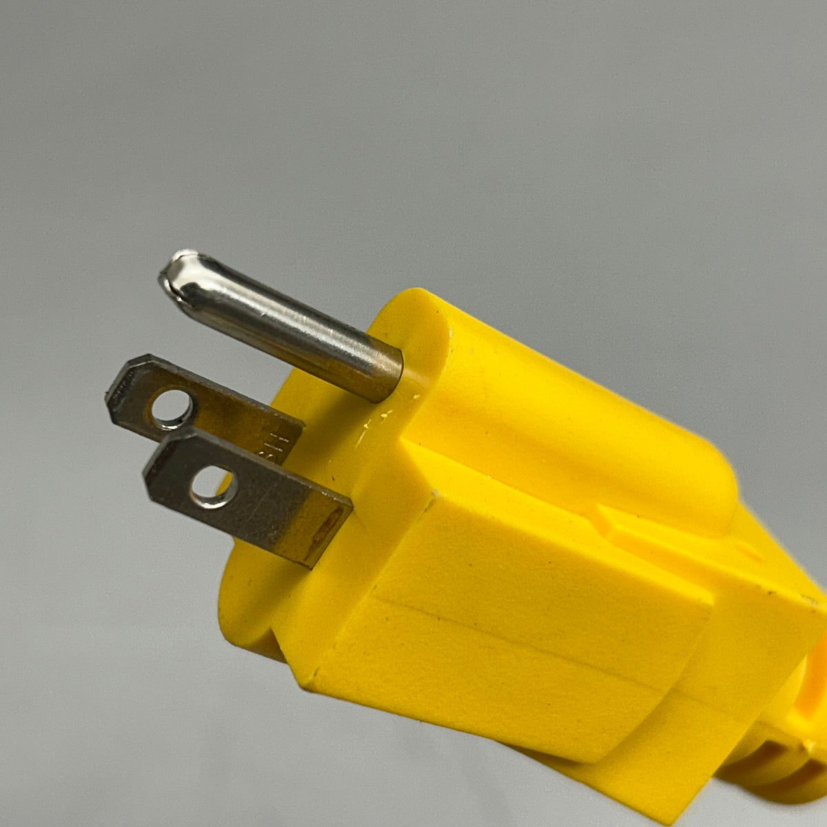 HOME ELECTRICAL ACCESSORIES  Heavy Duty Outdoor/Indoor Extension Cord  12 Gauge, 25' SJTW-3Yellow