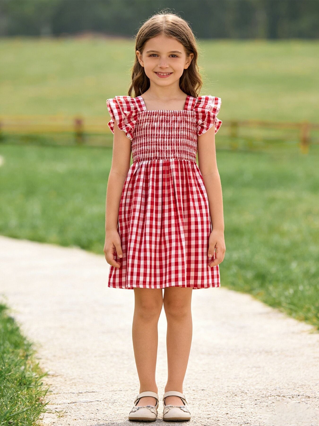 Vestido de verano con volantes y cuadros escoceses para niñas. Conjuntos para hermanos.