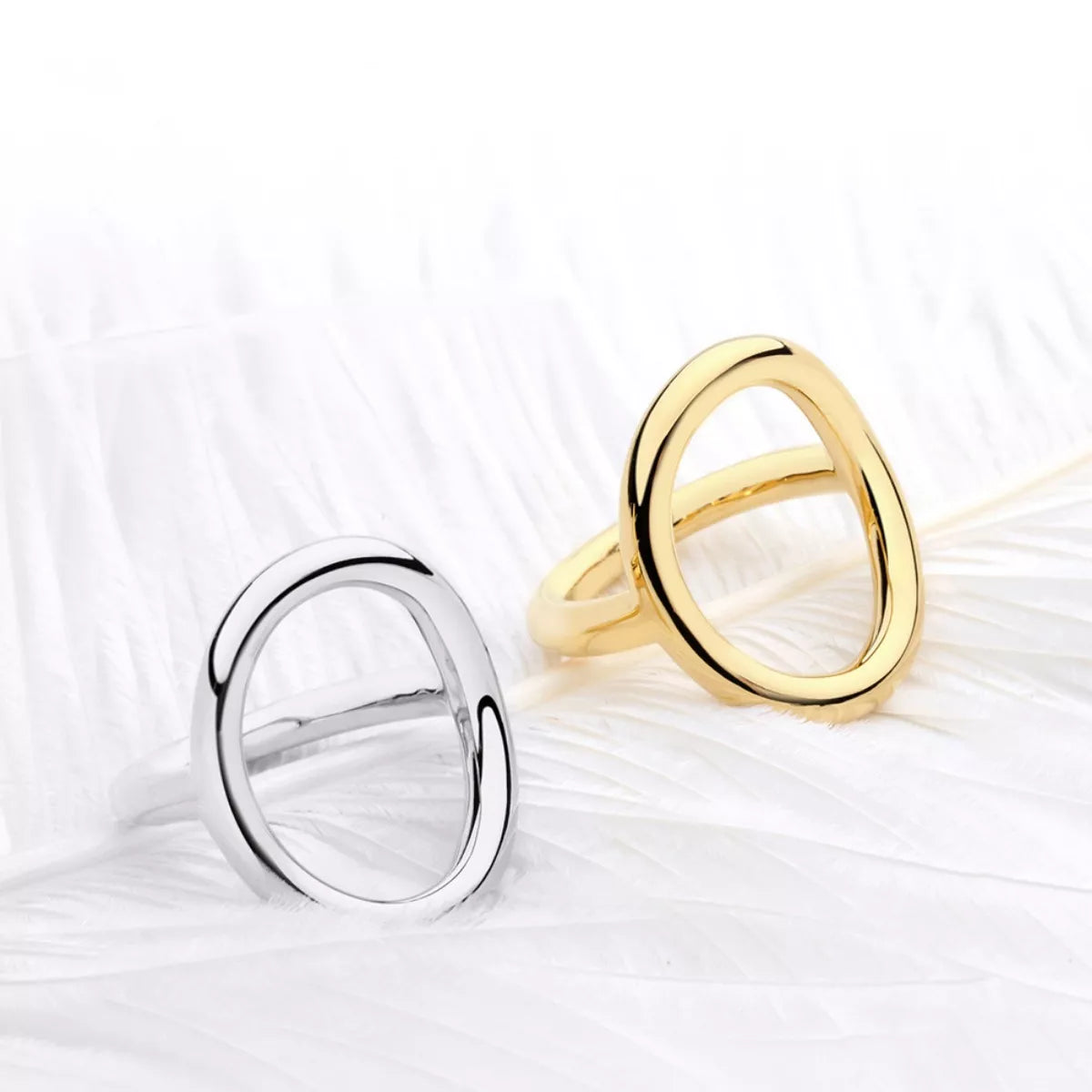 Anillo redondo de cobre chapado en oro de 18 quilates