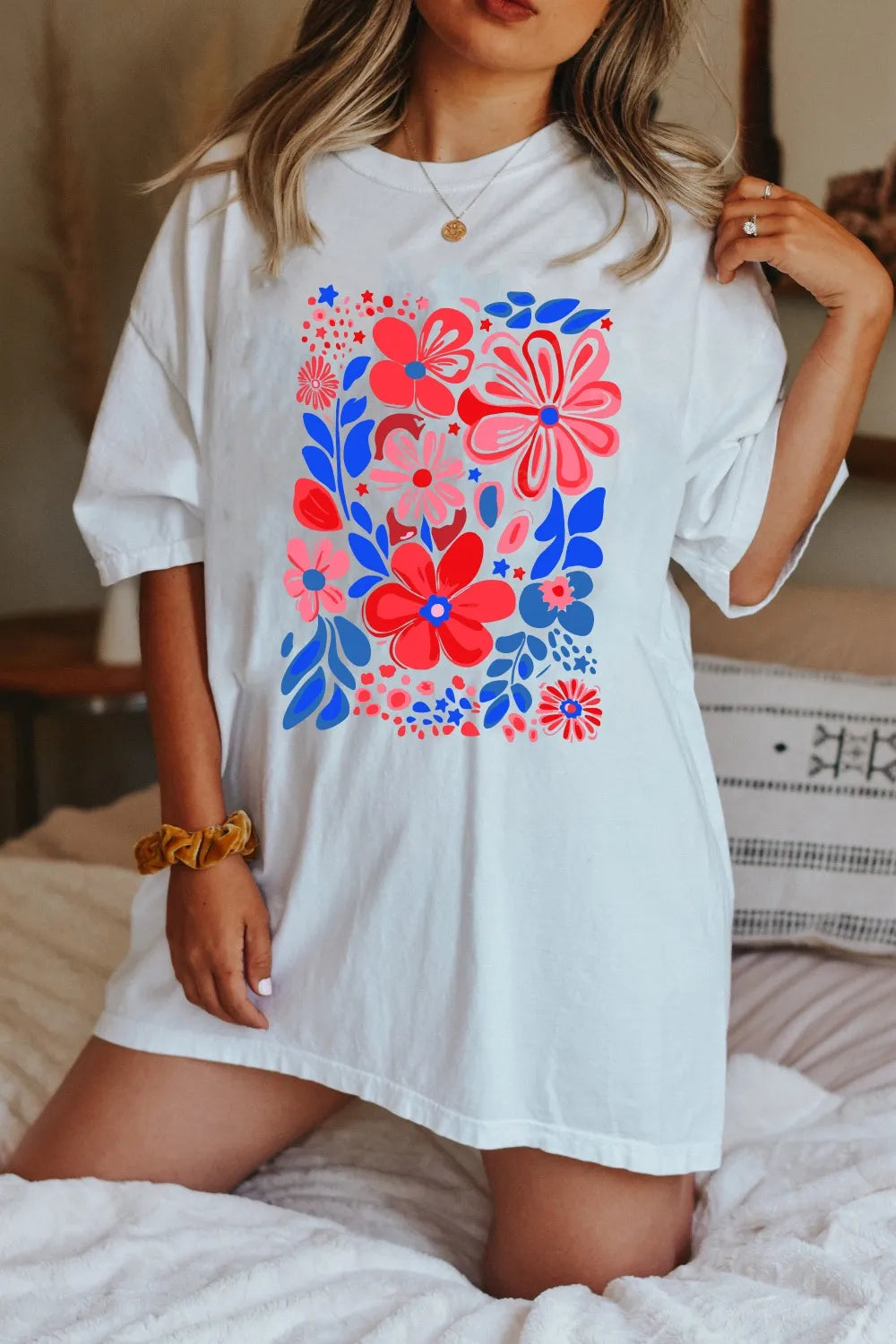 Camiseta de manga corta con cuello redondo y estampado floral