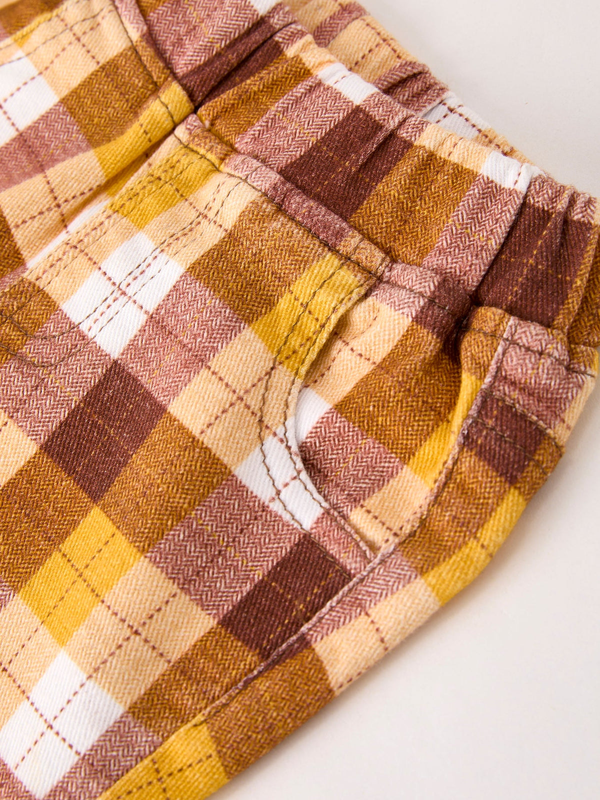 Pantalones con lazo a cuadros marrones para el Día de Acción de Gracias de otoño