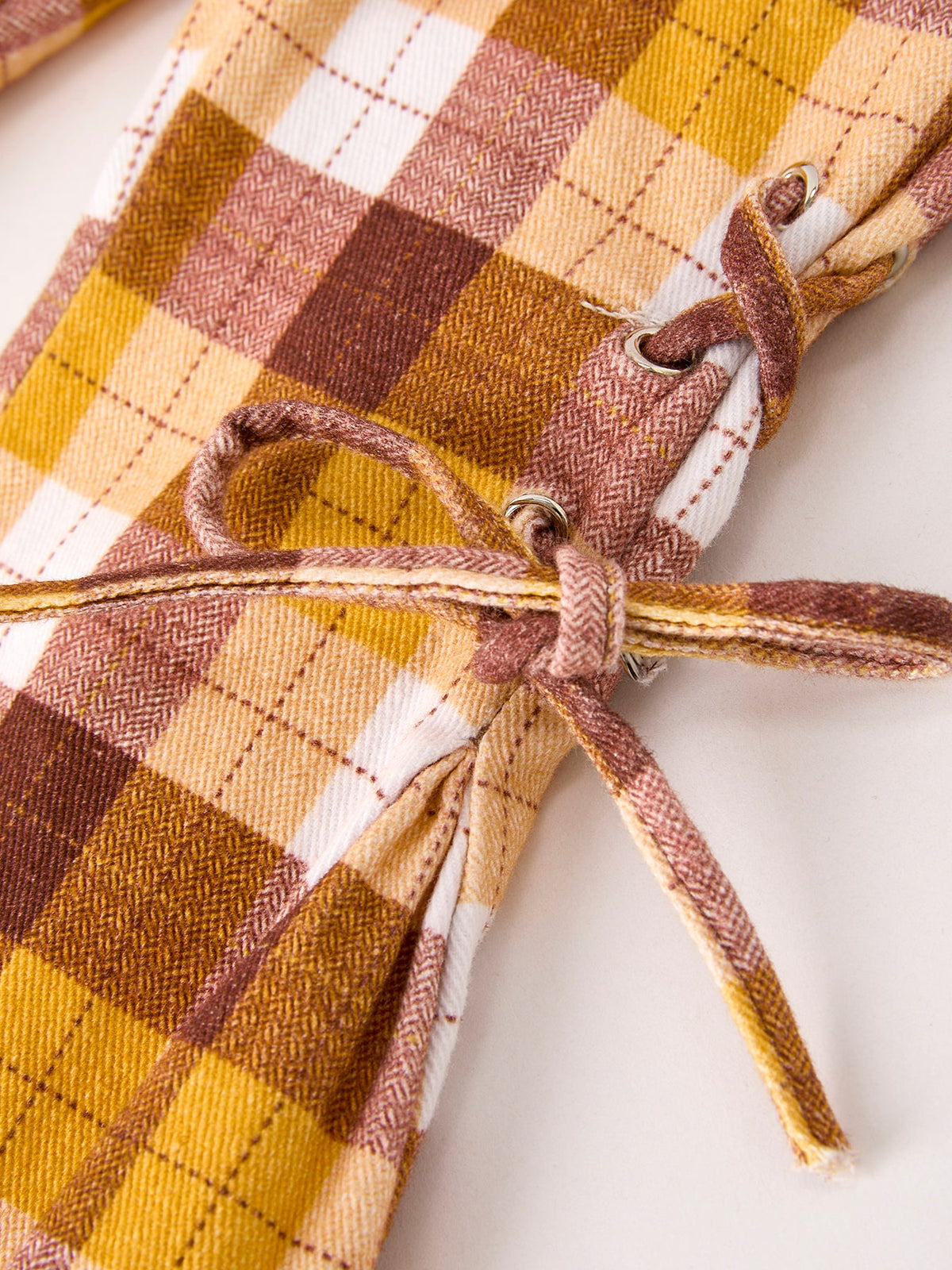 Pantalones con lazo a cuadros marrones para el Día de Acción de Gracias de otoño
