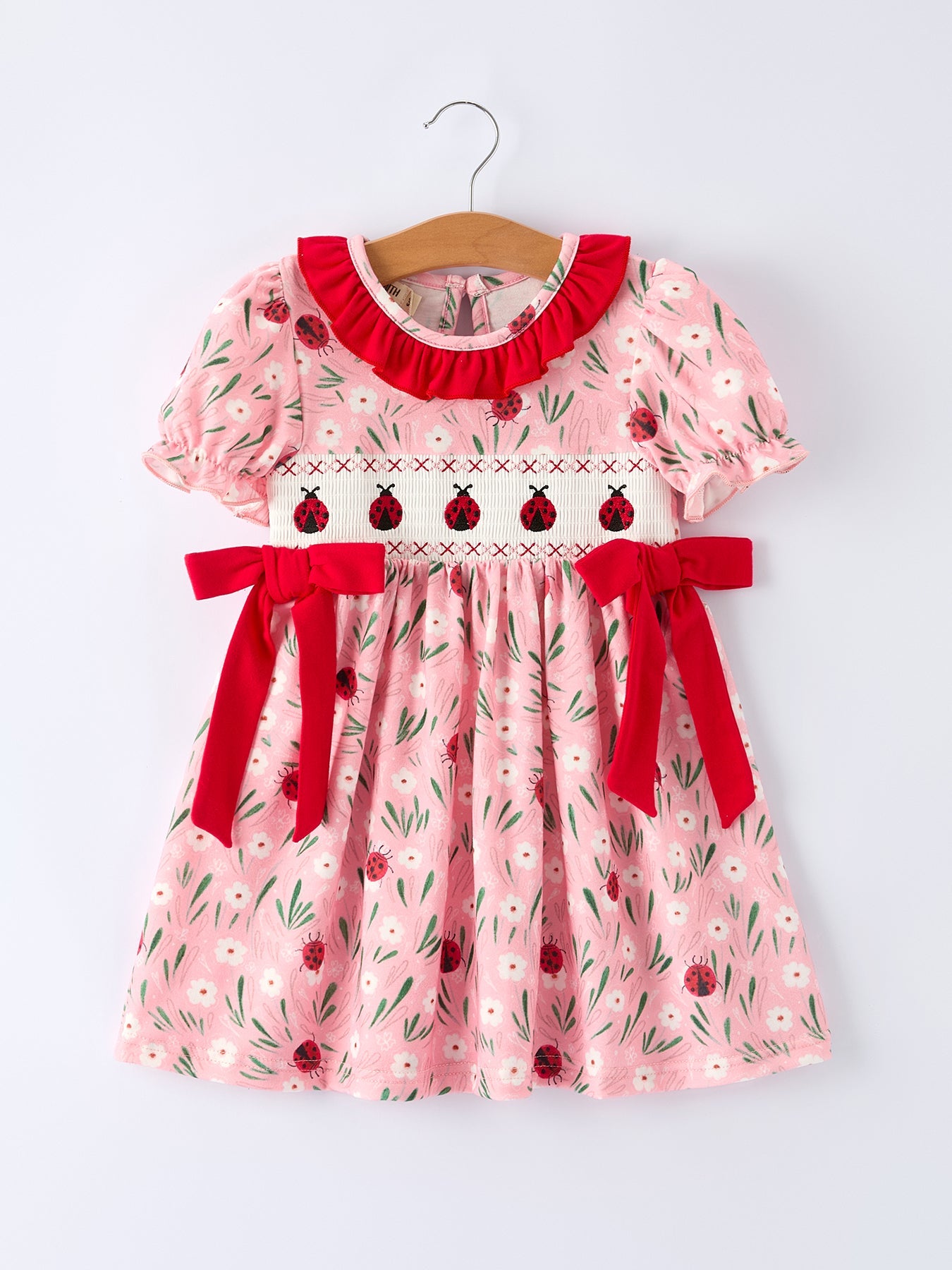 Vestido de niña con bordado fruncido de mariquita de primavera
