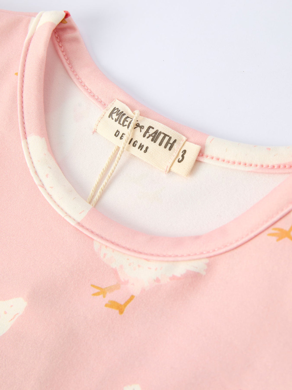 Vestido con volantes para niña con estampado de pollos de granja