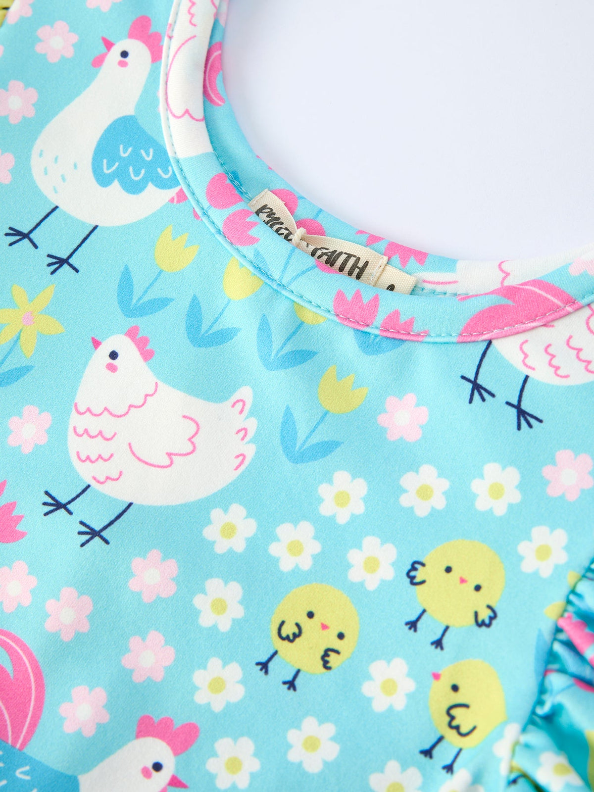 Vestido para niña con estampado floral de granja y pollos de Aqua Spring