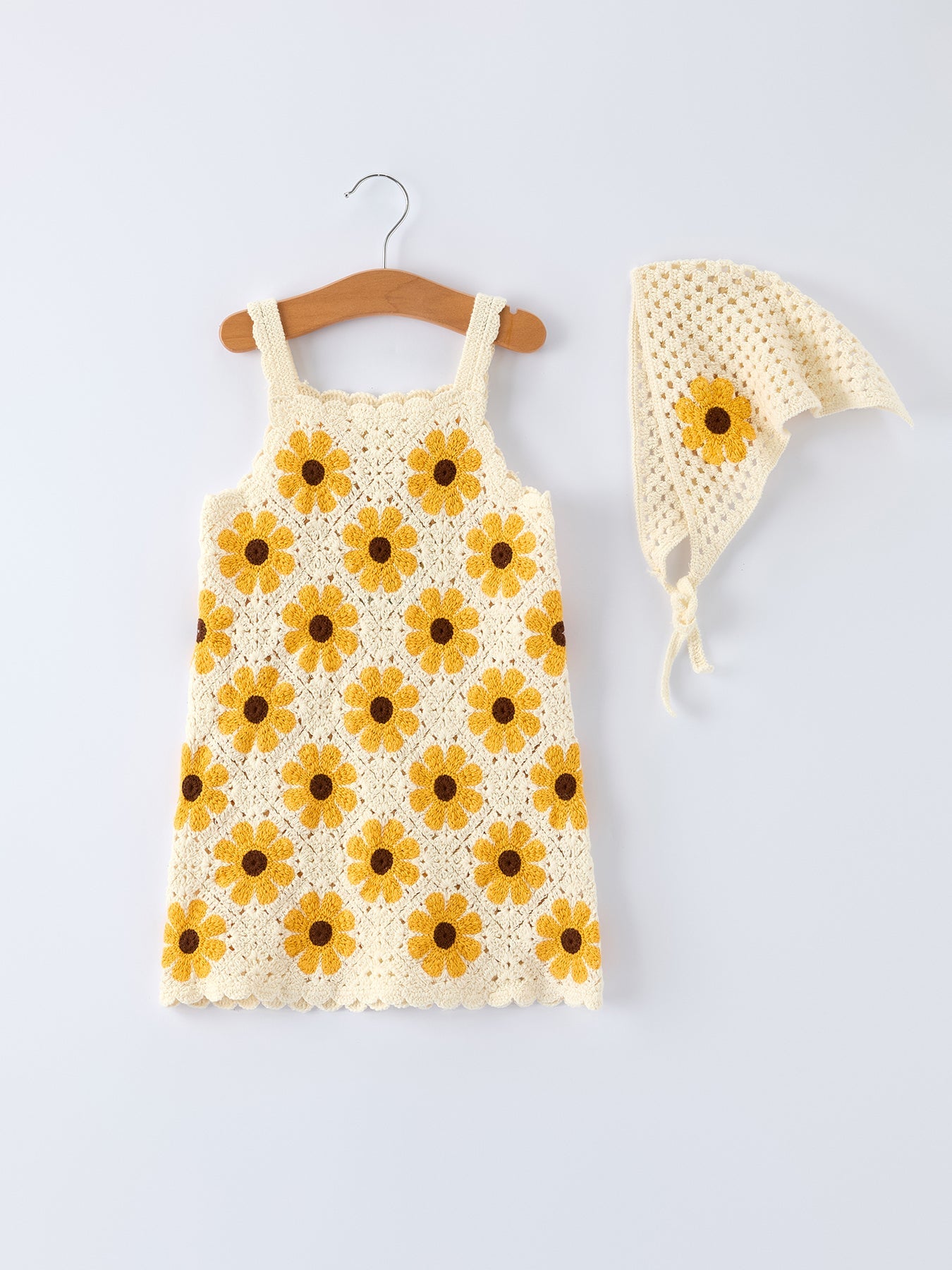 Vestido de niña de verano de crochet con girasoles y pañuelo en la cabeza