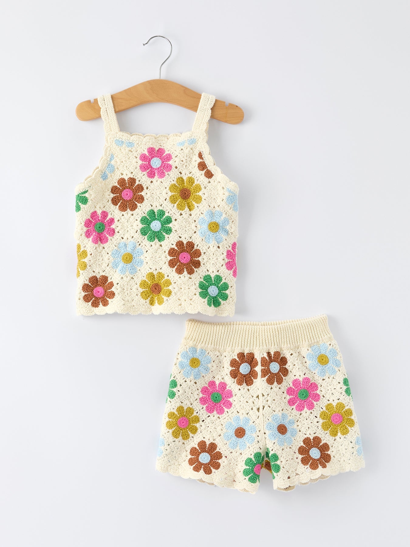 Conjunto floral de crochet de verano para niña