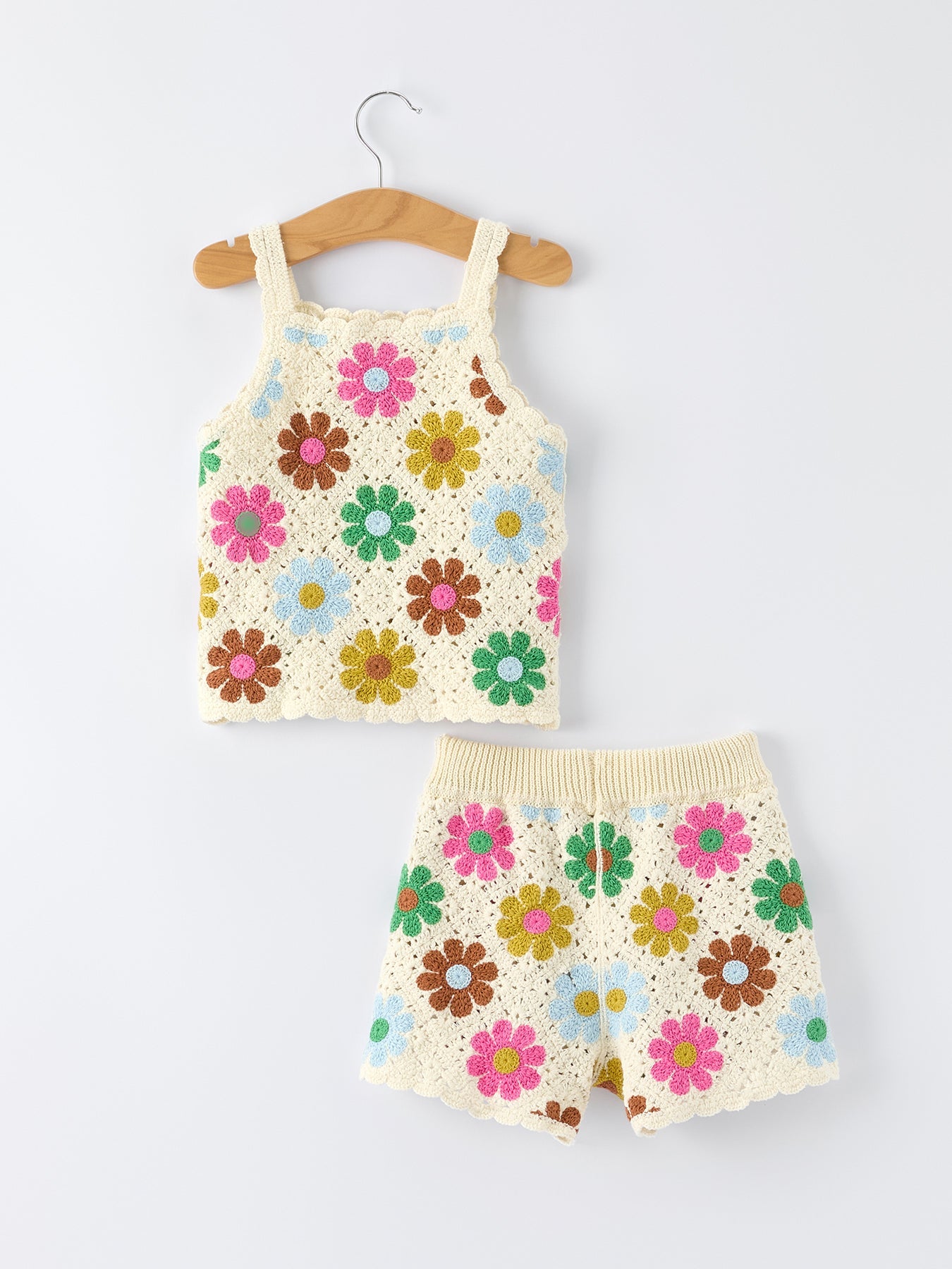 Conjunto floral de crochet de verano para niña