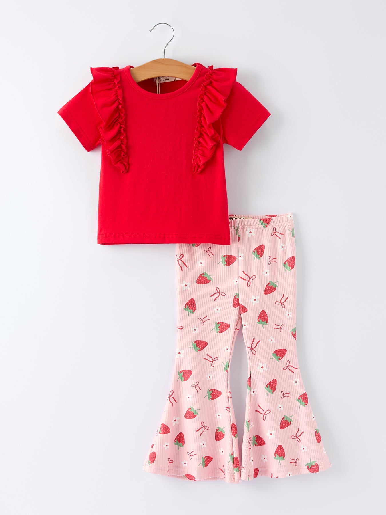 Conjunto de top con volantes y pantalones acampanados con lazo de fresa para niñas