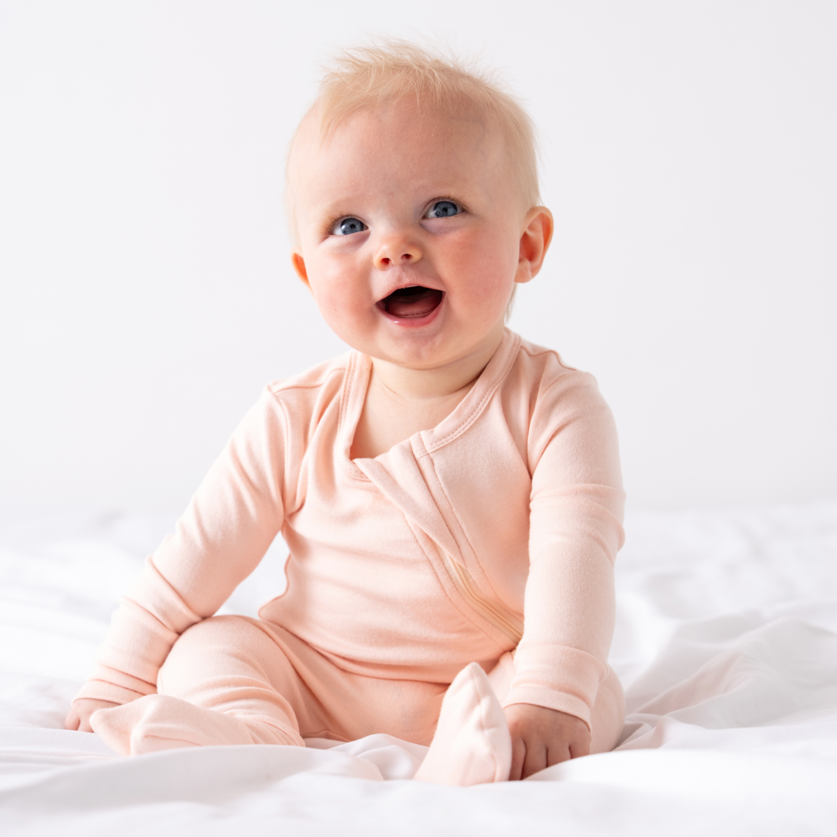 Pijama de bambú para bebé con DreamCuffs®