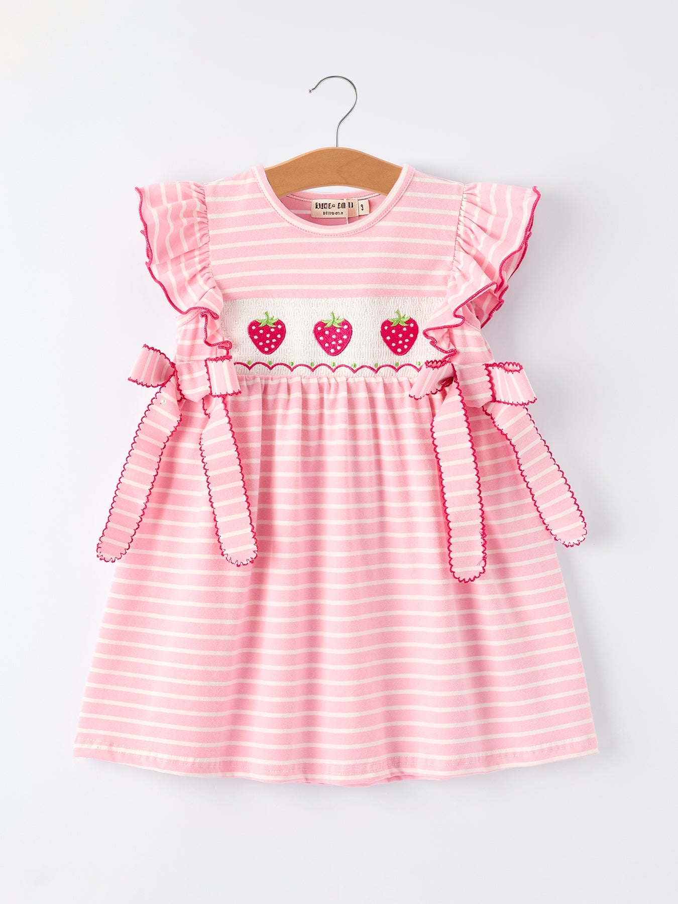 Vestido fruncido de niña con rayas rosas y fresas bordadas