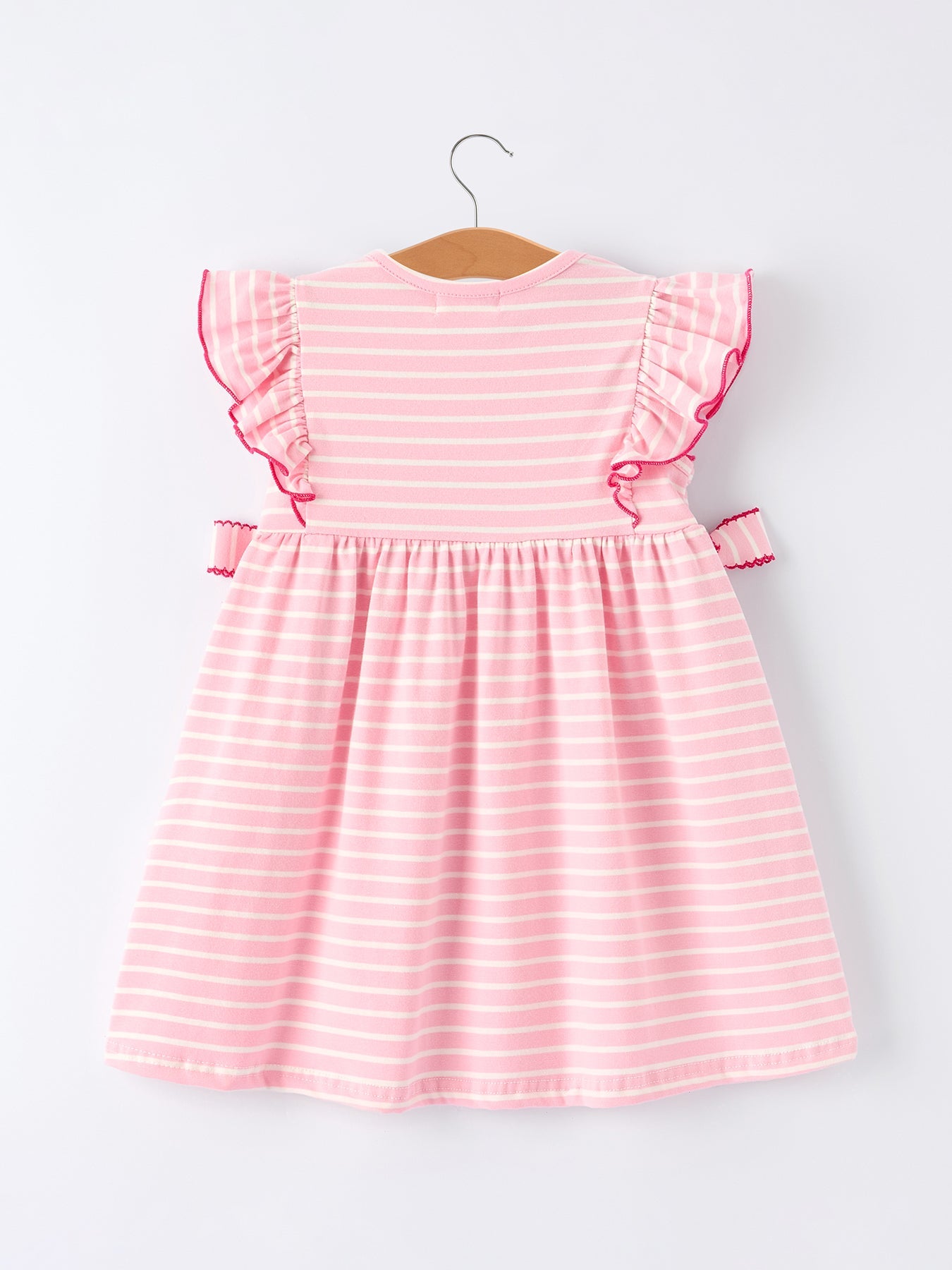 Vestido fruncido de niña con rayas rosas y fresas bordadas