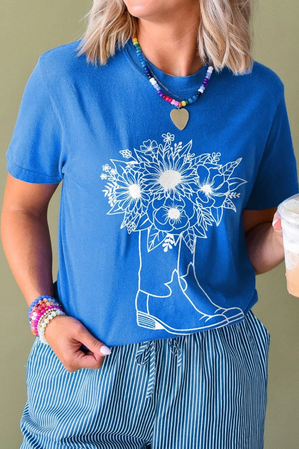 Camiseta gráfica de manga corta con cuello redondo