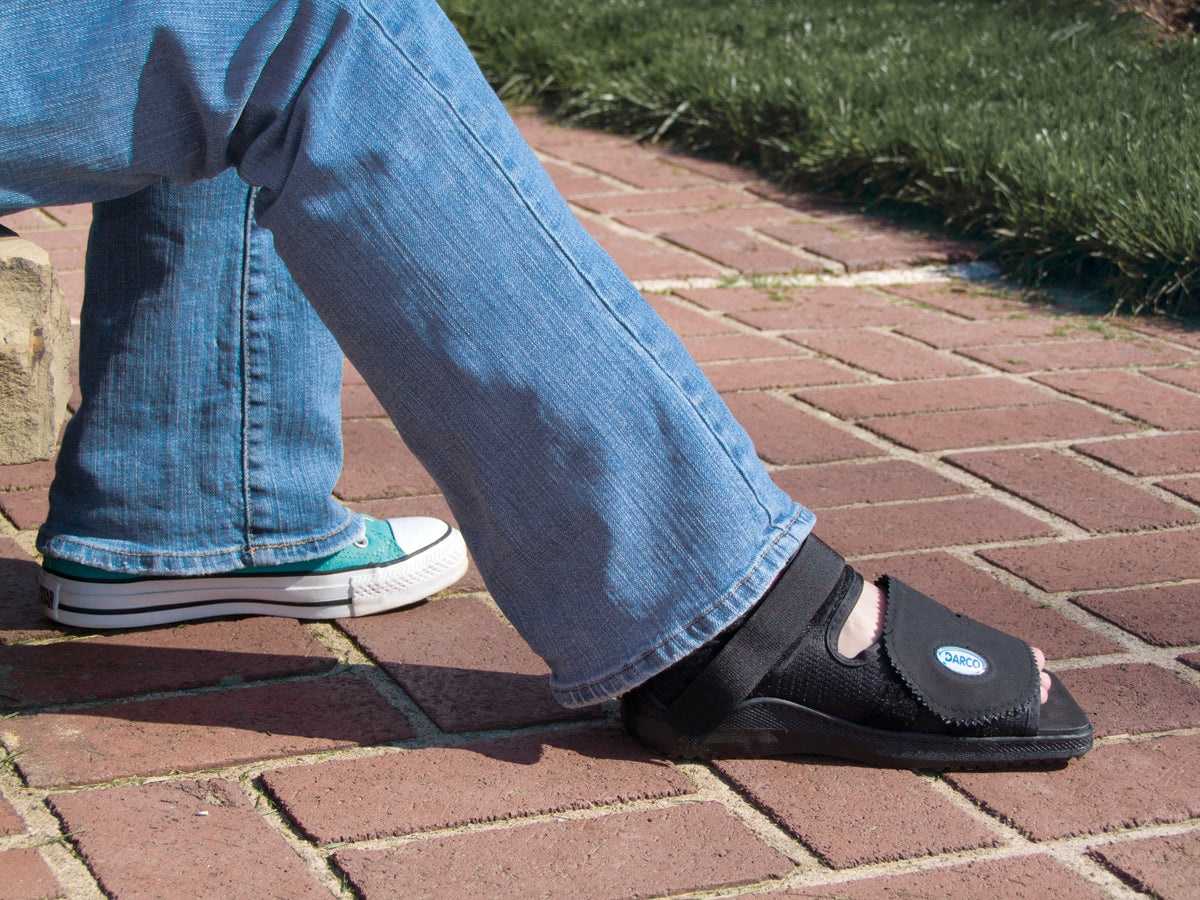 Darco Med-Surg Post-Op Shoe - Men's Small, Square Toe, Black - Foot Protection & Comfort