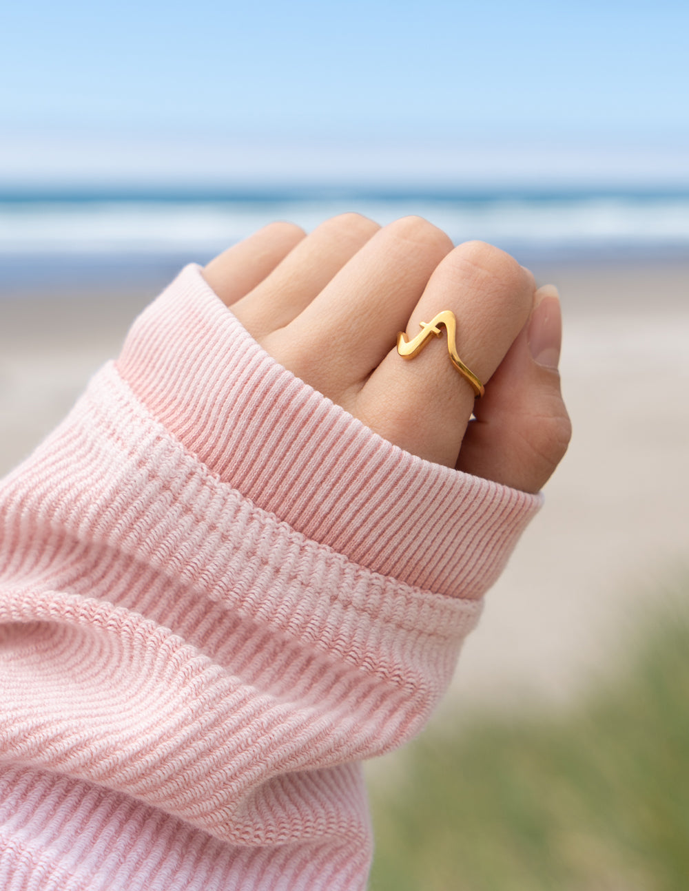 Anillo de cruz ondulada