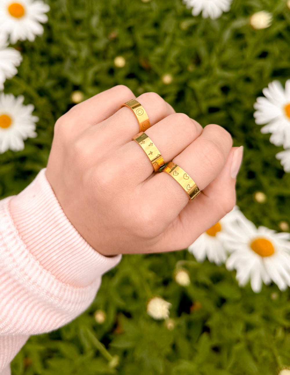 Juego de anillos grabados de la paz