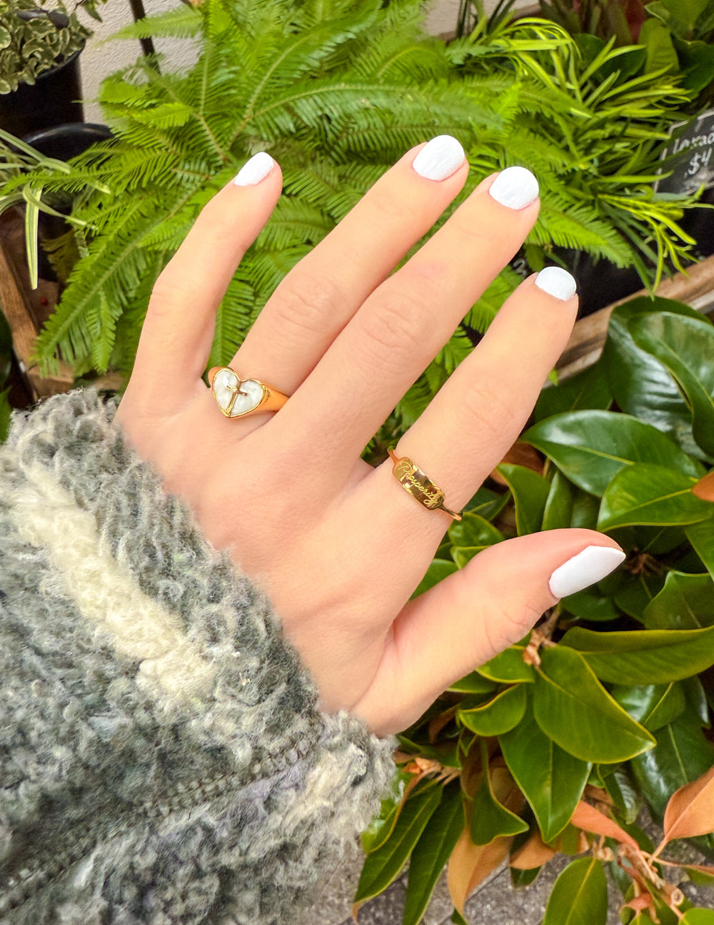 Anillo de cruz de corazón esmaltado