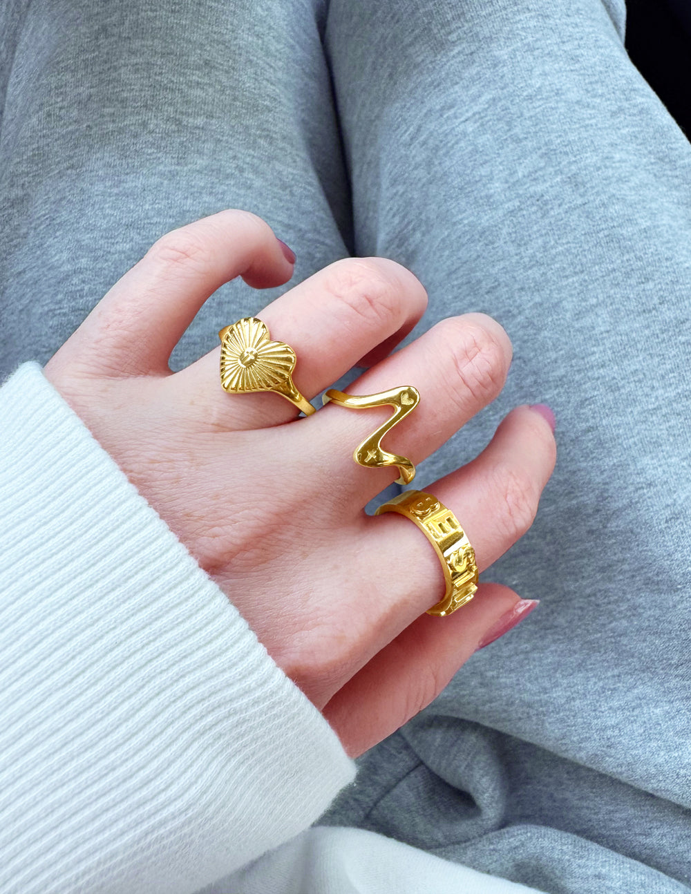 Anillo de corazón radiante