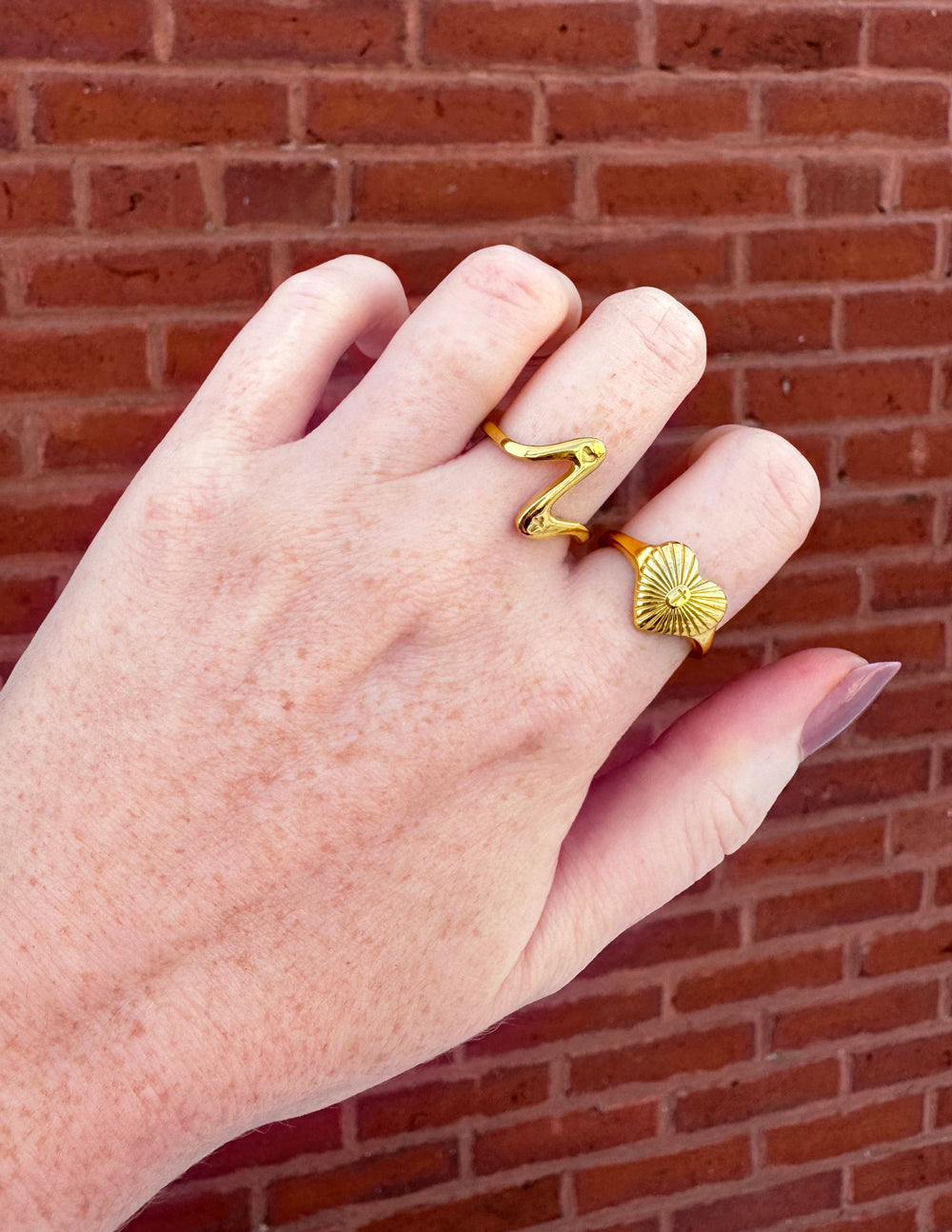 Anillo de corazón radiante