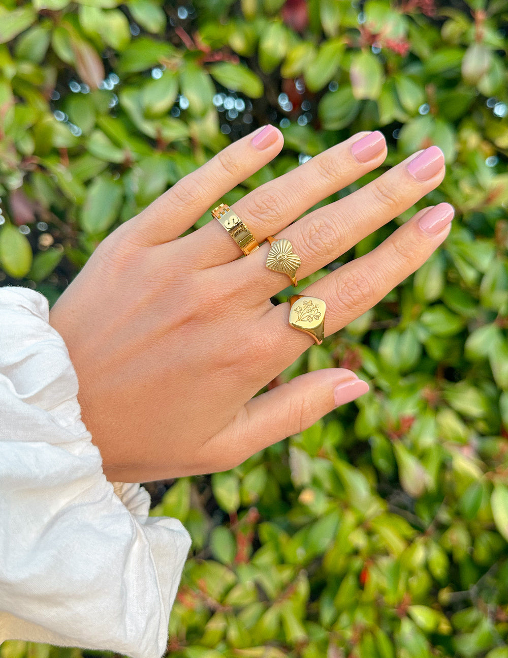 Anillo de corazón radiante