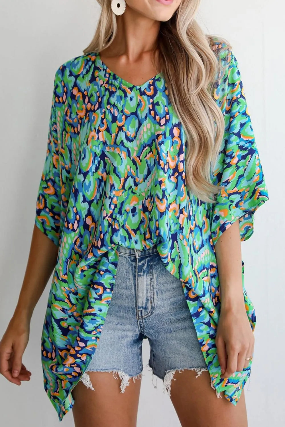 Blusa holgada de media manga con cuello en V y estampado abstracto