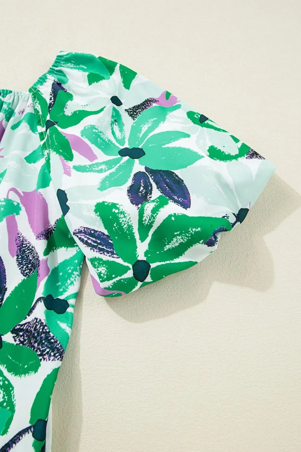 Vestido mini holgado con escote cuadrado y estampado floral fruncido
