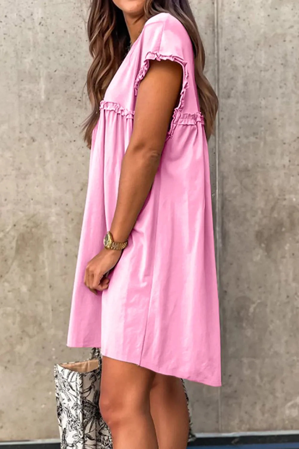Minivestido de manga corta con volantes