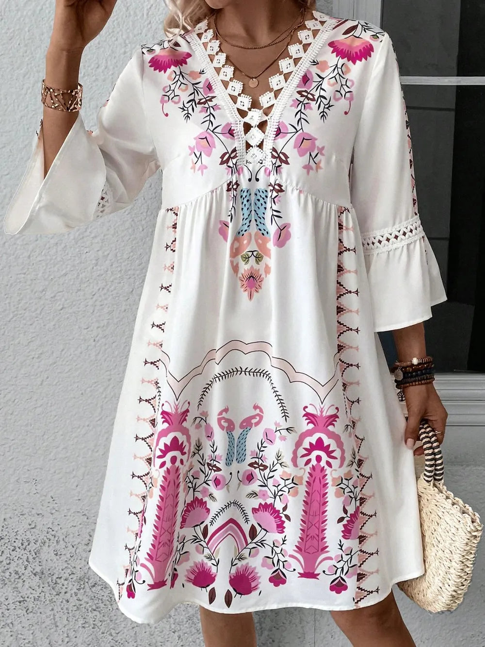Vestido de manga tres cuartos con estampado de detalles de encaje
