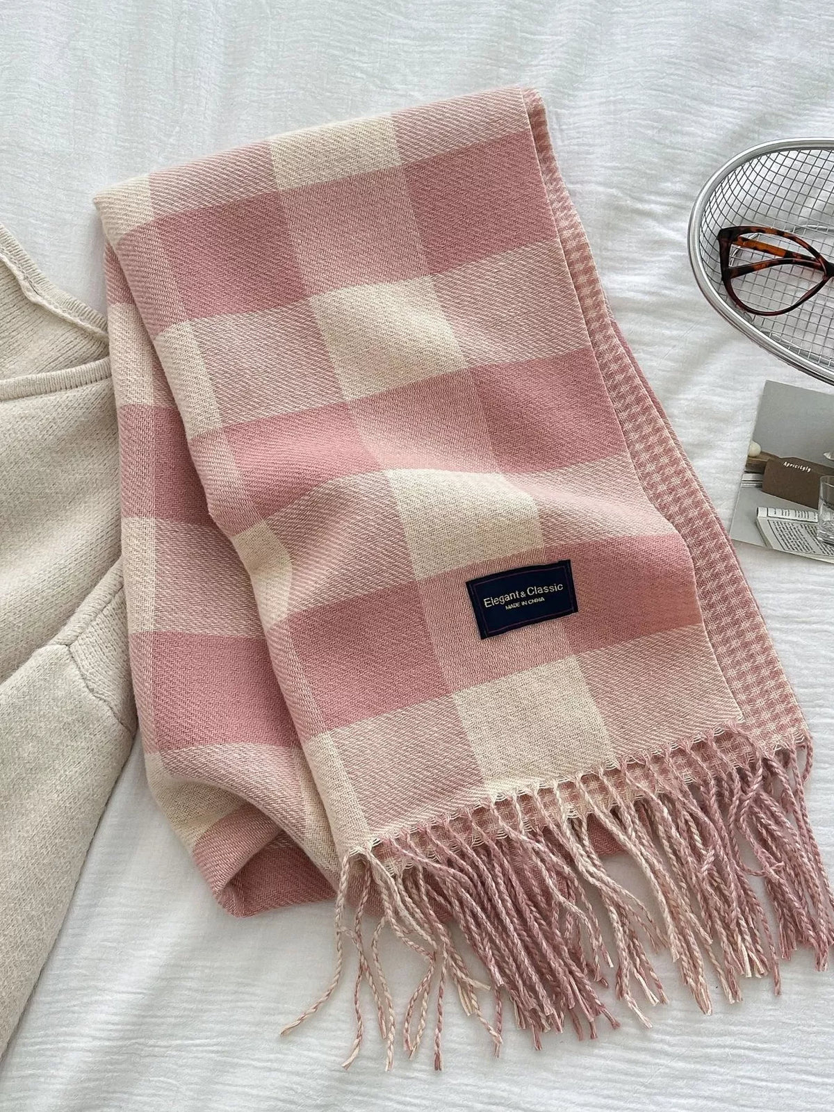 Bufanda de invierno de cuadros con borlas
