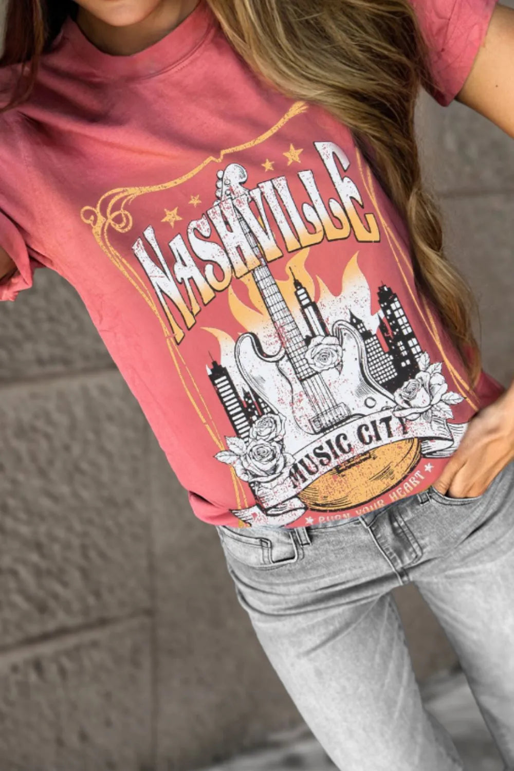 Camiseta retro con gráfico de Mineral Nashville Music City