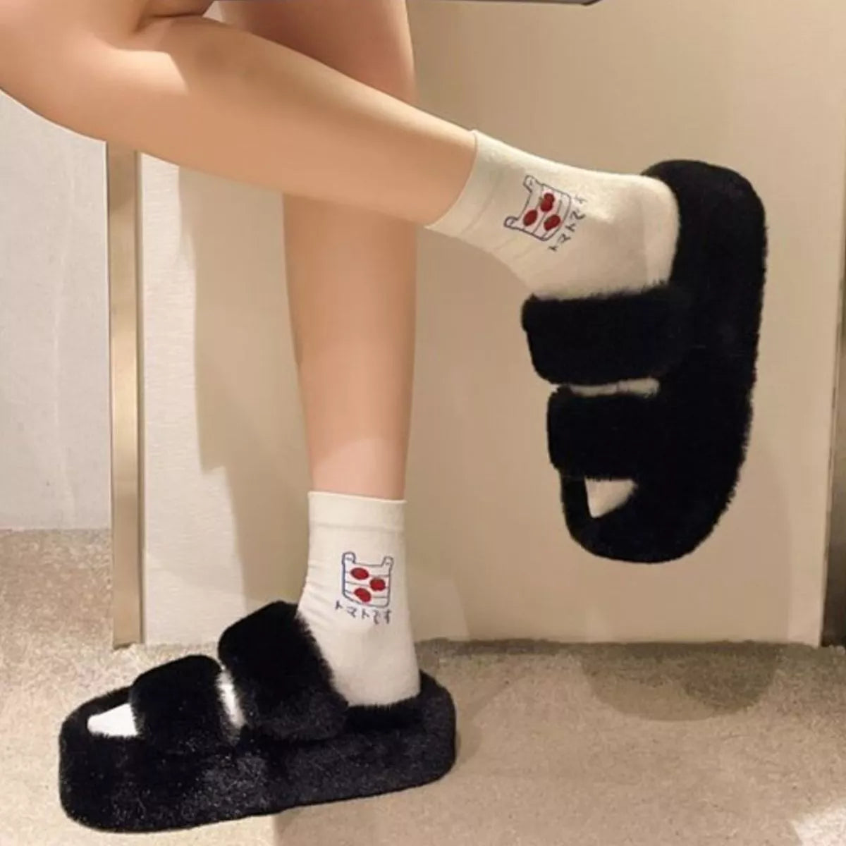 Pantuflas peludas de punta abierta