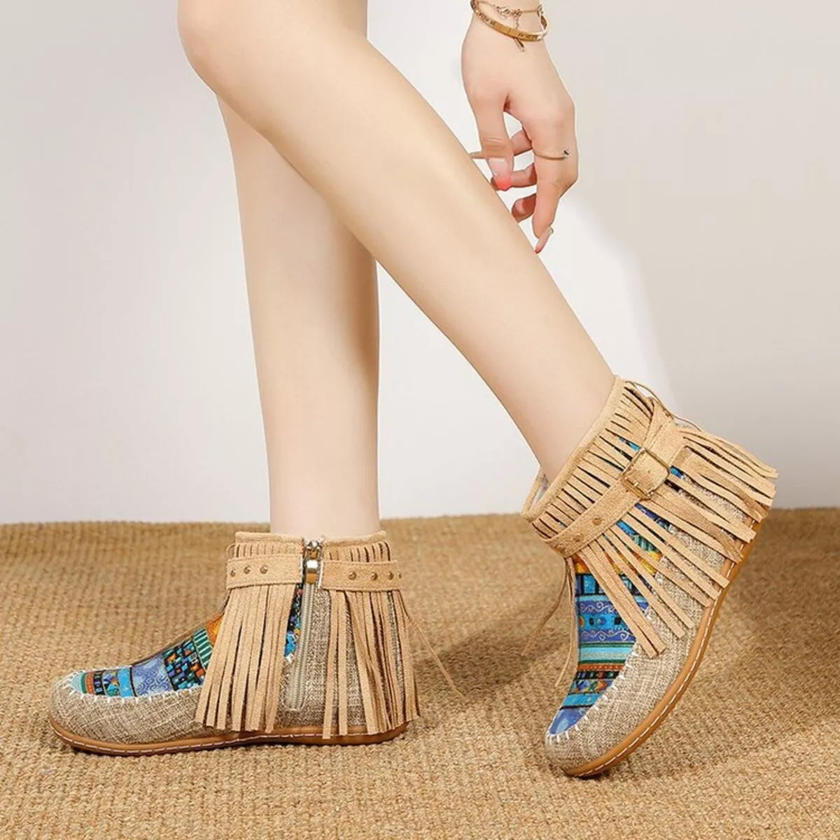 Botines con cremallera lateral y flecos