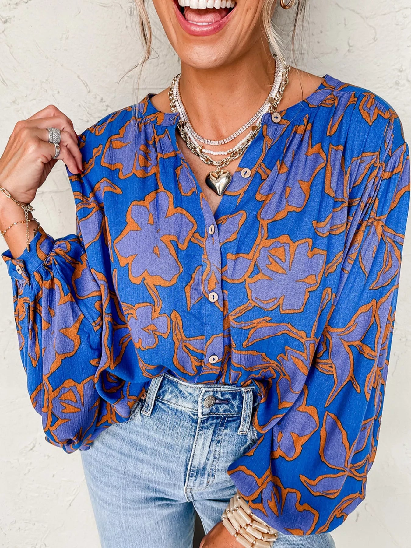 Camisa de ajuste holgado con estampado floral, manga murciélago y botones