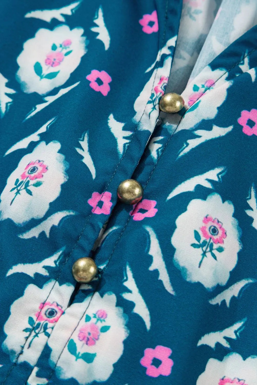 Vestido estampado con cuello anudado y volantes en las mangas