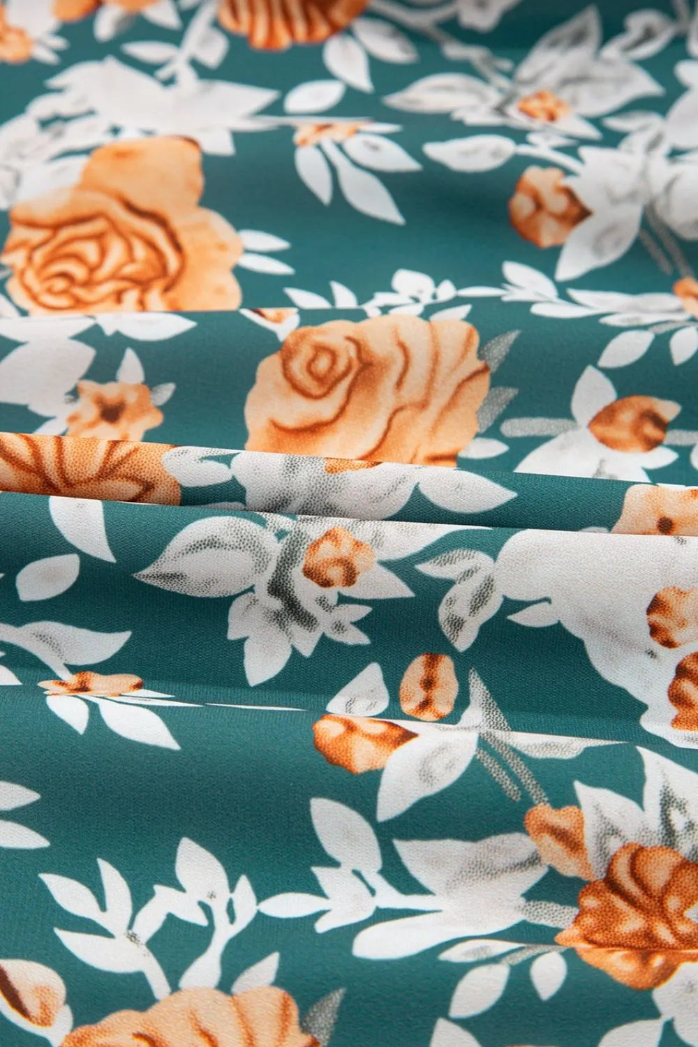 Vestido sin mangas con cuello en V y cintura anudada con estampado floral