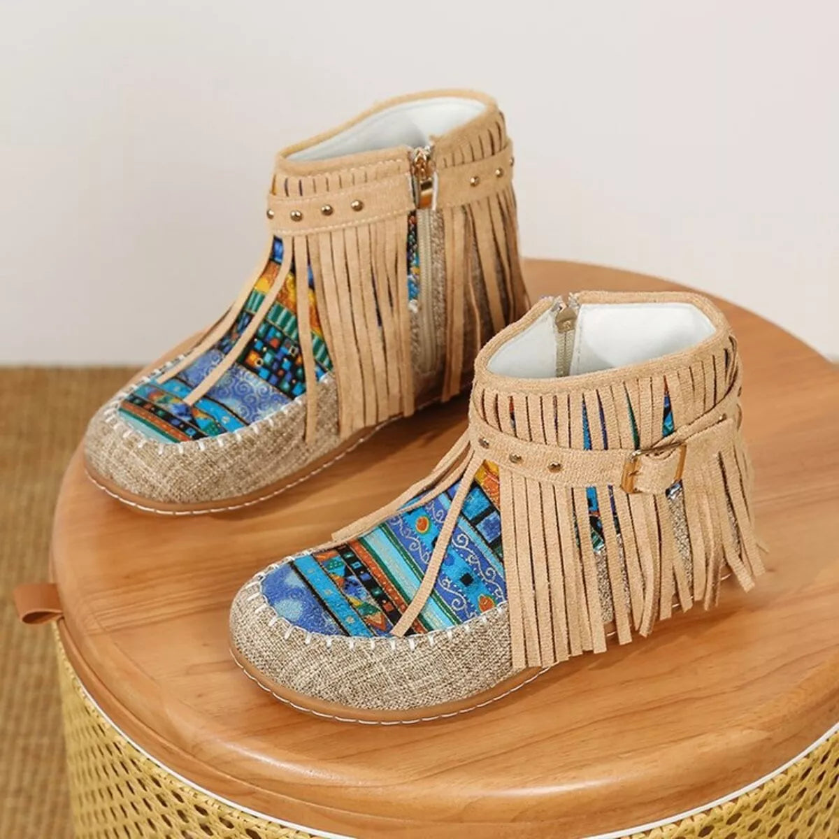 Botines con cremallera lateral y flecos