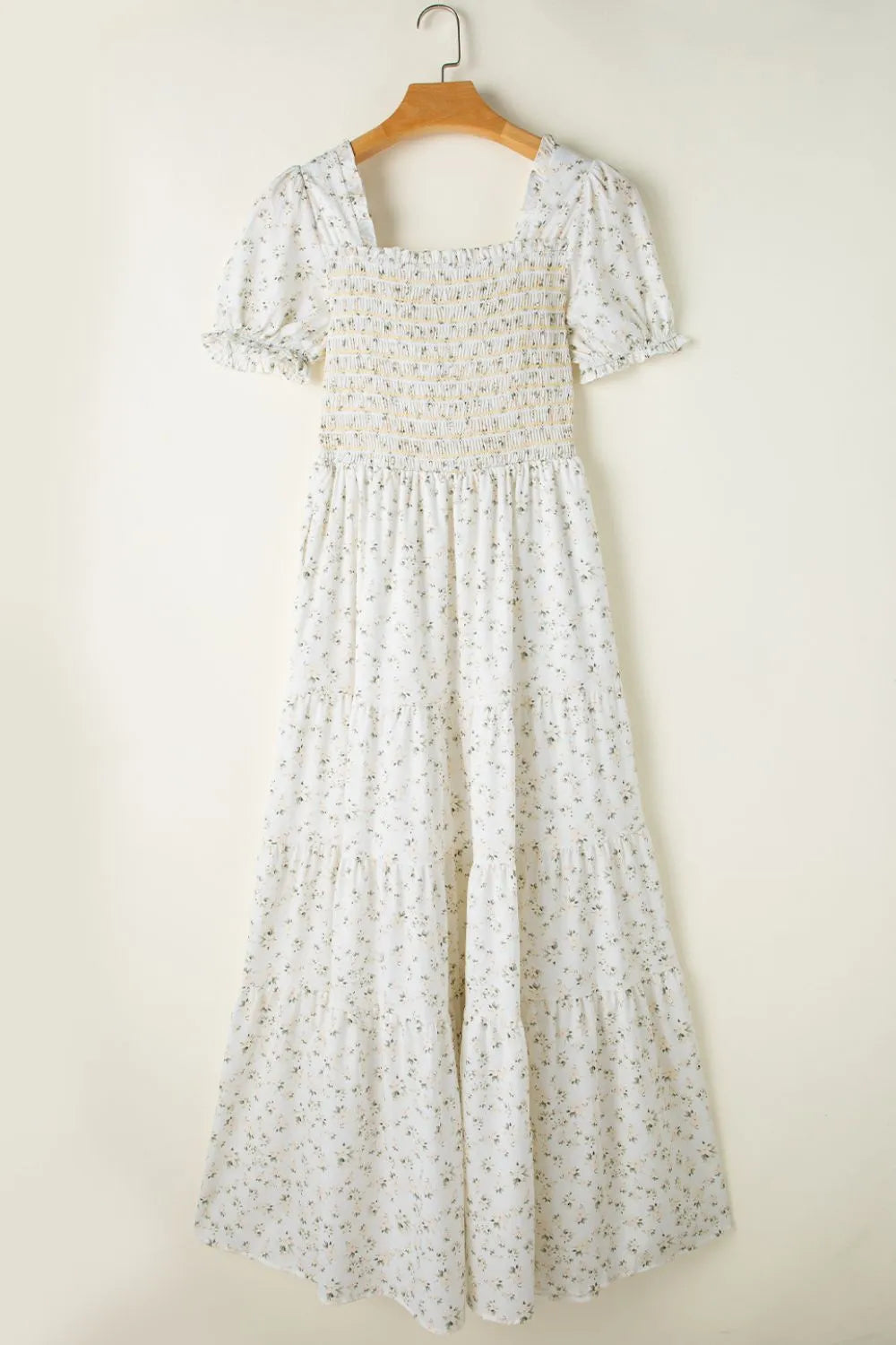 Vestido largo floral con mangas abullonadas y fruncido