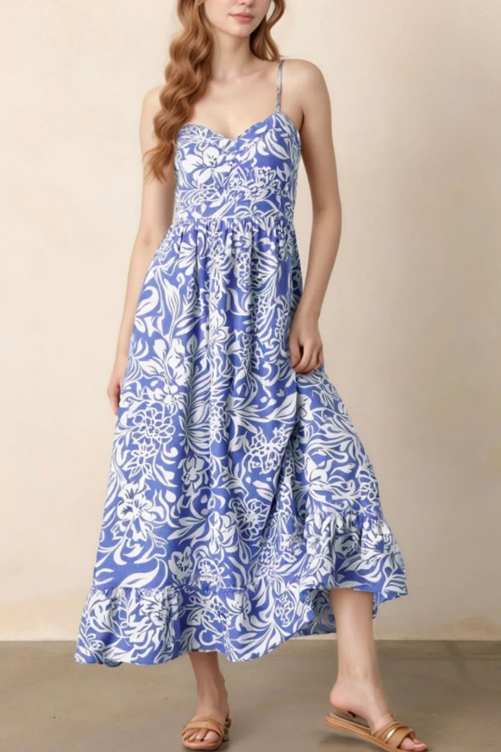 Vestido de cintura alta con tirantes finos y estampado floral