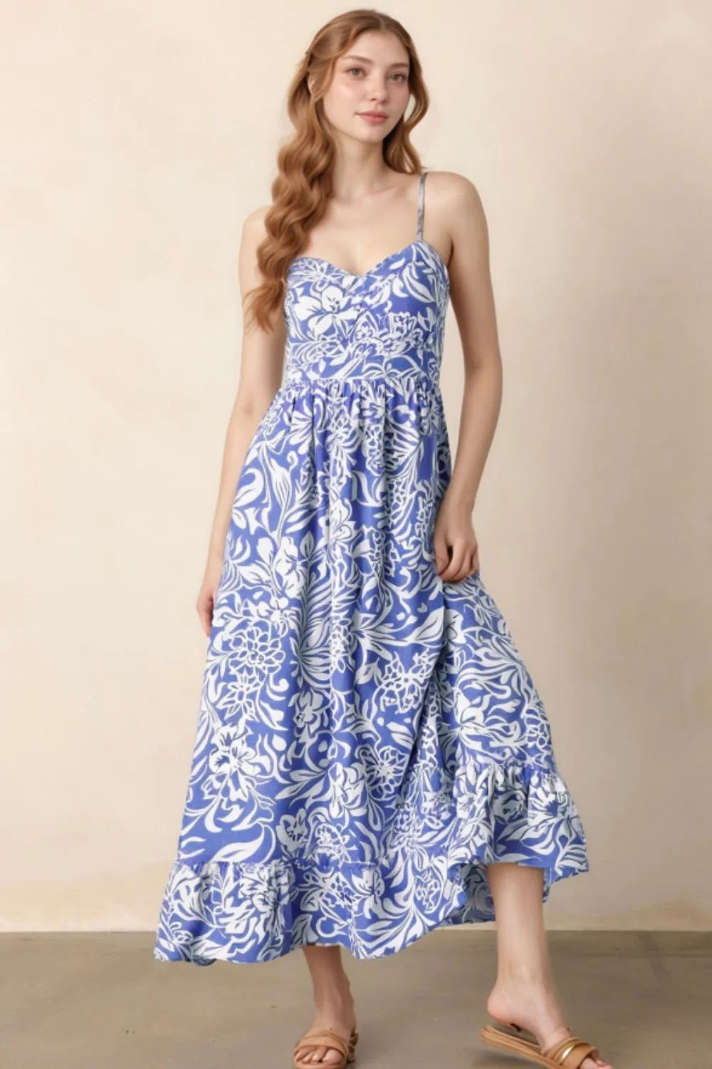 Vestido de cintura alta con tirantes finos y estampado floral