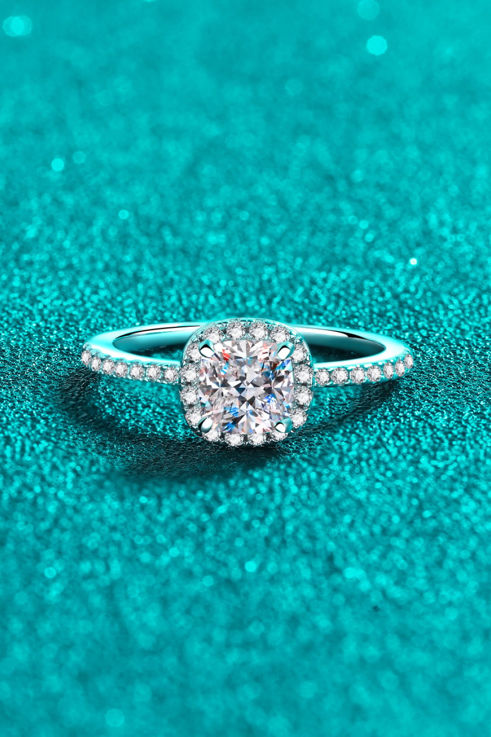 Anillo de moissanita de 1 quilate con halo de plata de ley 925