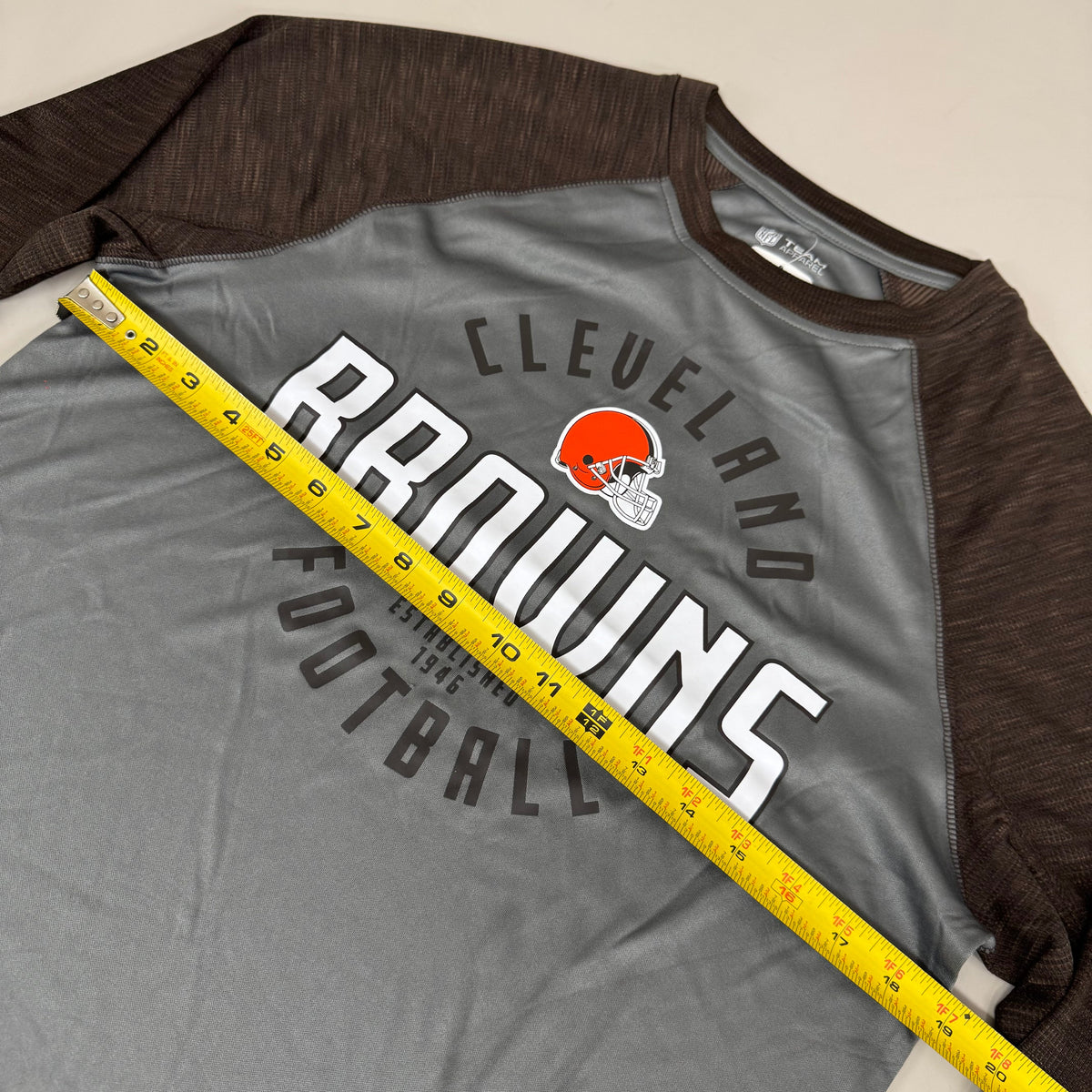 Camiseta de manga larga de los Cleveland Browns de la NFL, talla M, marrón/gris, 1802970. Fabricada en 1946.