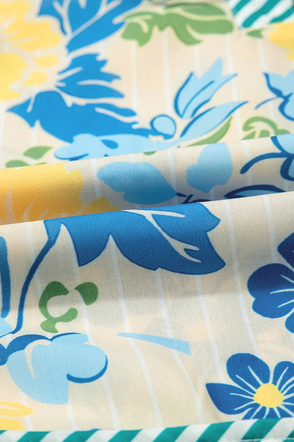 Vestido de manga corta abullonada con ribete de rayas florales