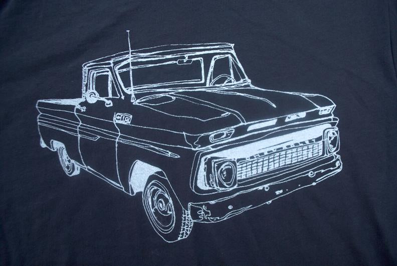 Camioneta Chevy antigua gris oscuro