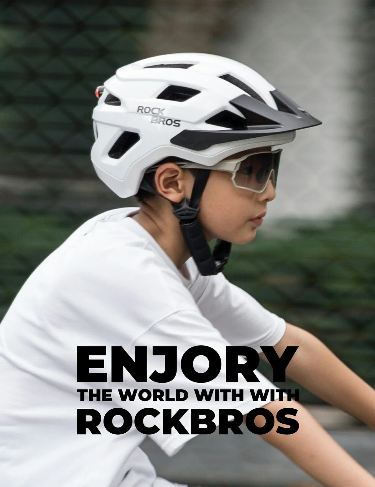 Casco de ciclismo juvenil con protección antibacteriana y transpirable.